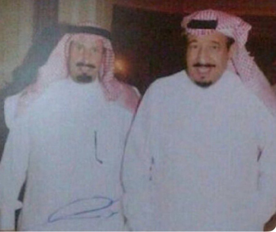 أتقدم بخالص التعازي وصادق المواساة إلى قبيلة عتيبة عامة وإلى الدعاجين خاصةً في وفاة الشيخ #ناصر_بن_عبدالمحسن_بن_عقيل رحمه الله وأسكنه فسيح جناته وألهم ذويه الصبر والسلوان ،
لقد كان الفقيد – رحمه الله – أحد رجال الملك سلمان المخلصين ومن كبار شيوخ عتيبة المشهود لهم بالمكانة