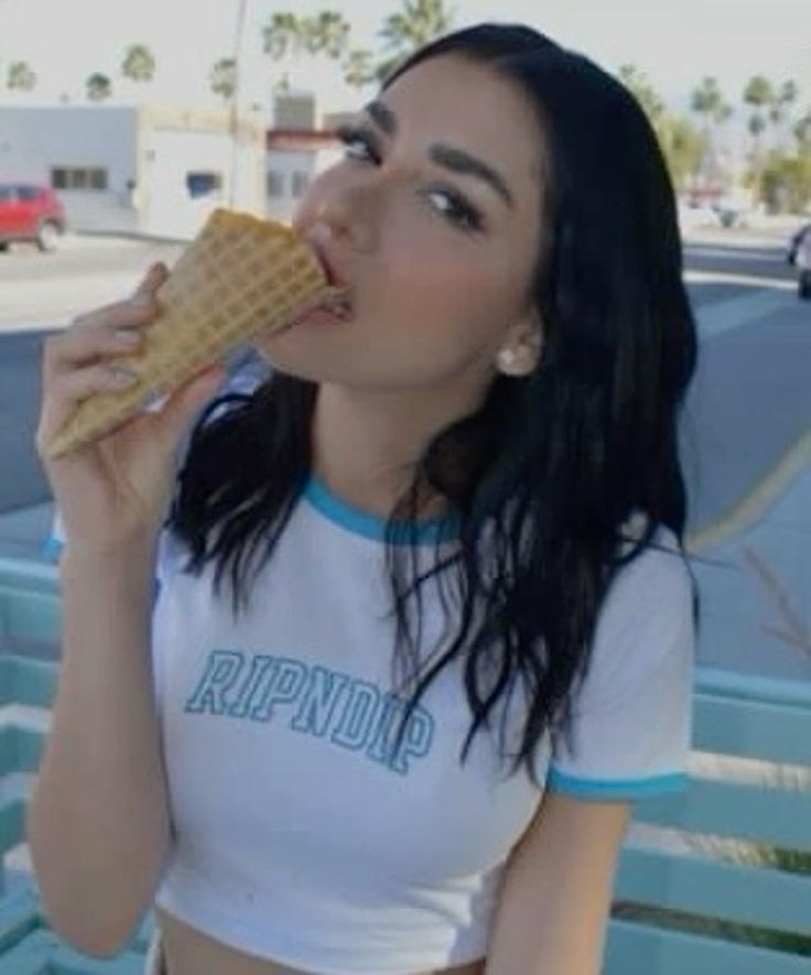 are 🧣🪩🐸🐩 tweet media