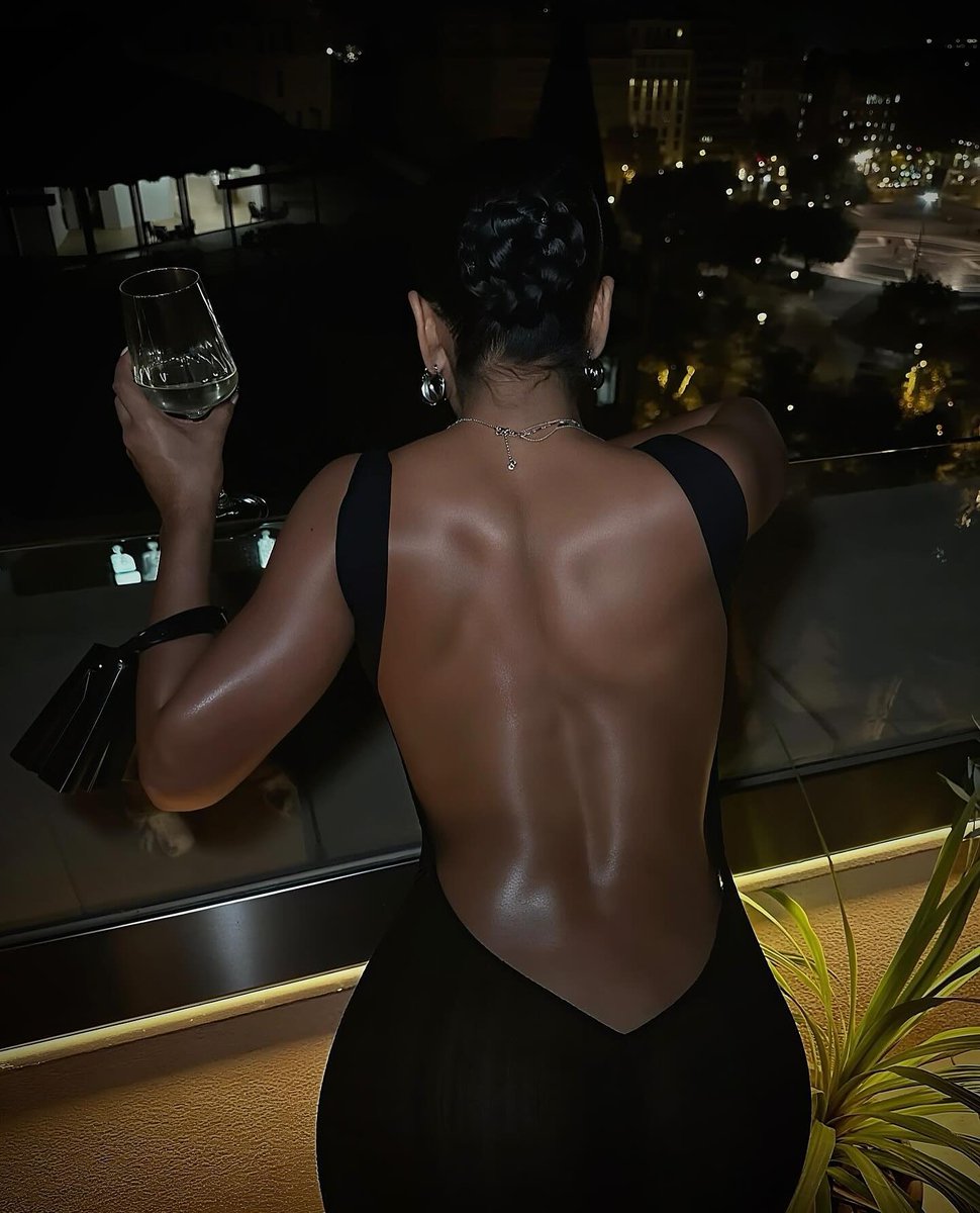 This picture is exactly why I (and most other men) hate tattoos on a woman.