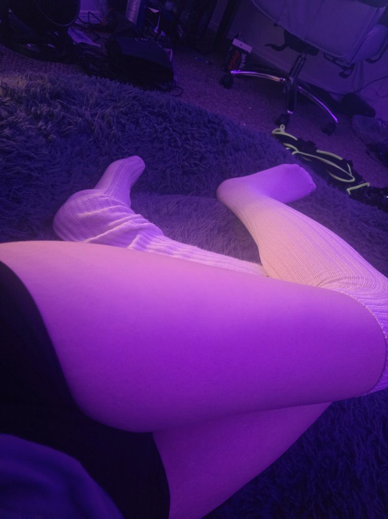 CoffeeRBunny's tweet photo. The lighting is lighting hard rn https://t.co/AzLsszltmE
