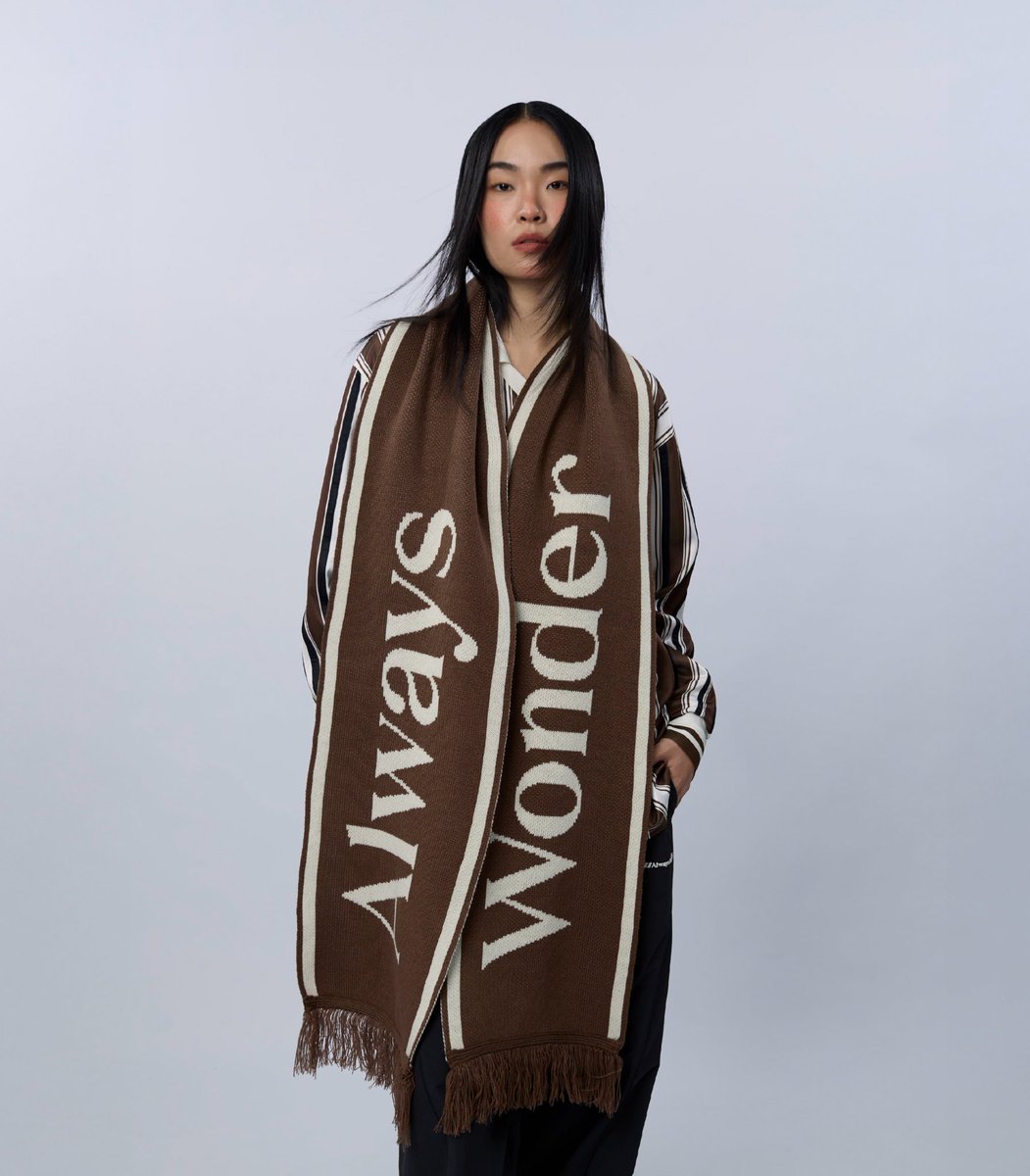 AlwayswonderCo's tweet image. Game on. Meet the AW Motion Cheer Scarf, your new sideline essential! ⚽️🧣

The ‘In Motion’ Collection launches Nov 27, 2025, at 12:00 PM (GMT+7) via:
🌐 Website: alwayswonder-co.com
🔗 LINE Shopping: shop.line.me/@alwayswonder.… 

#AlwaysInMotion #AlwaysWonder