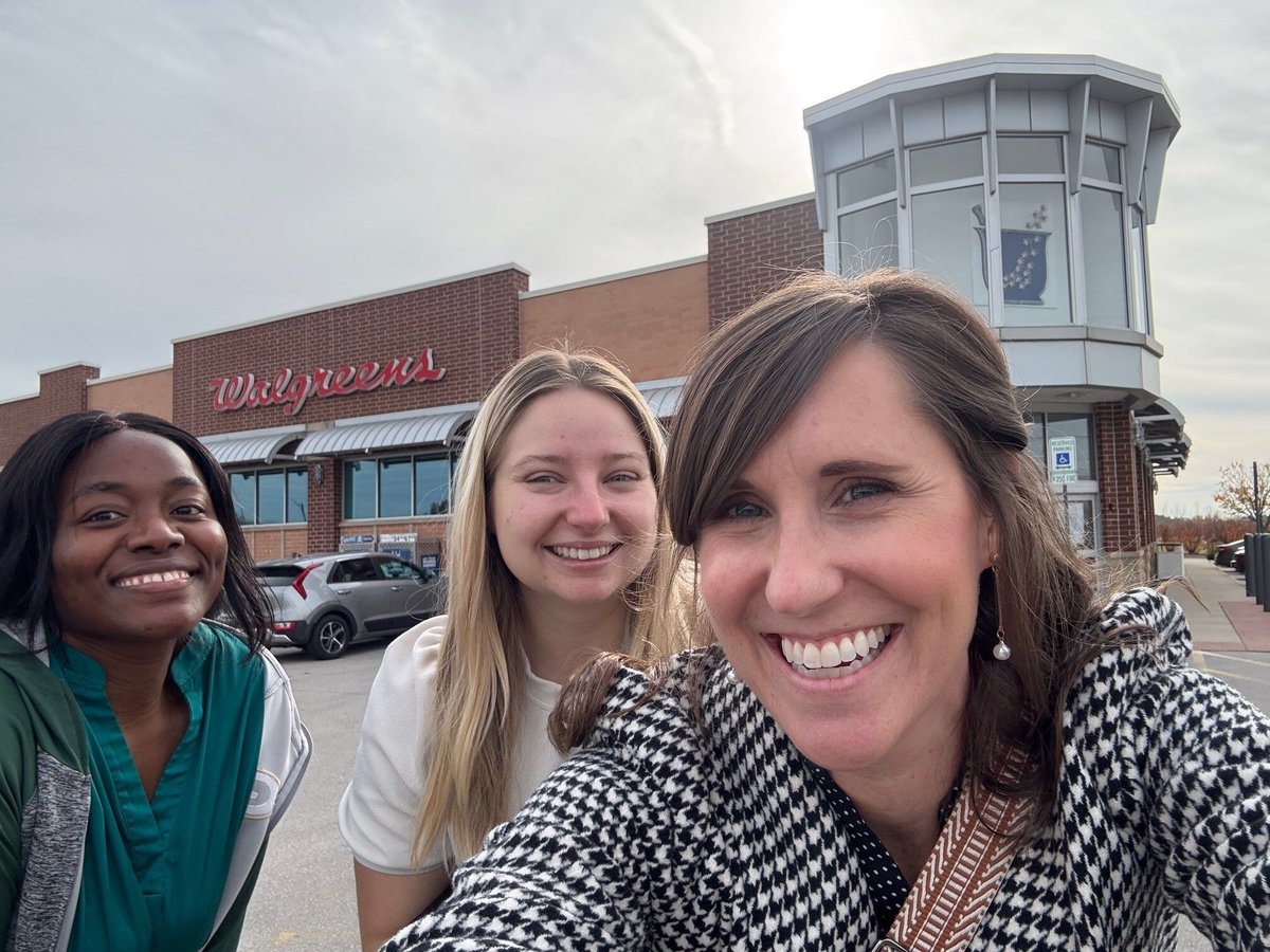 PSWpharmacists's tweet image. 💚#MemberMonday 💚 Walgreens – Cudahy

PSW’s Kate Hartkopf with APPE students Annabel Bochat and Ornelle Tientcheu learned about PExT, the RxOM technician role, and PharmStart pathways that strengthen care and careers.
#PharmacyTechnicians #WorkforceDevelopment #PatientCare