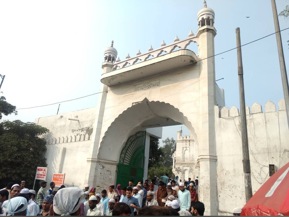 मैं दावा करता हूँ 

अवैध मस्जिद बस्ती बाउली डिफेंस कॉलोनी डीडीए की सरकारी ज़मीन पर है 

सरकारी एजेंसी जाँच करें 

नहीं तो हम परसो सुबह तक एक एक पेपर सार्वजनिक करेंगे 

पूरा देश देखेगा कैसे हज़ारो करोड़ रुपये की ज़मीन पर क़ब्ज़ा हुआ है 

राम राम जी