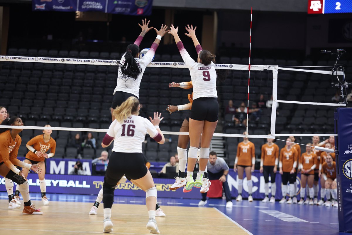AggieVolleyball's tweet image. Never letting up‼️

👍1-2🐂
S4: 12-15

#GigEm // #AggieVB