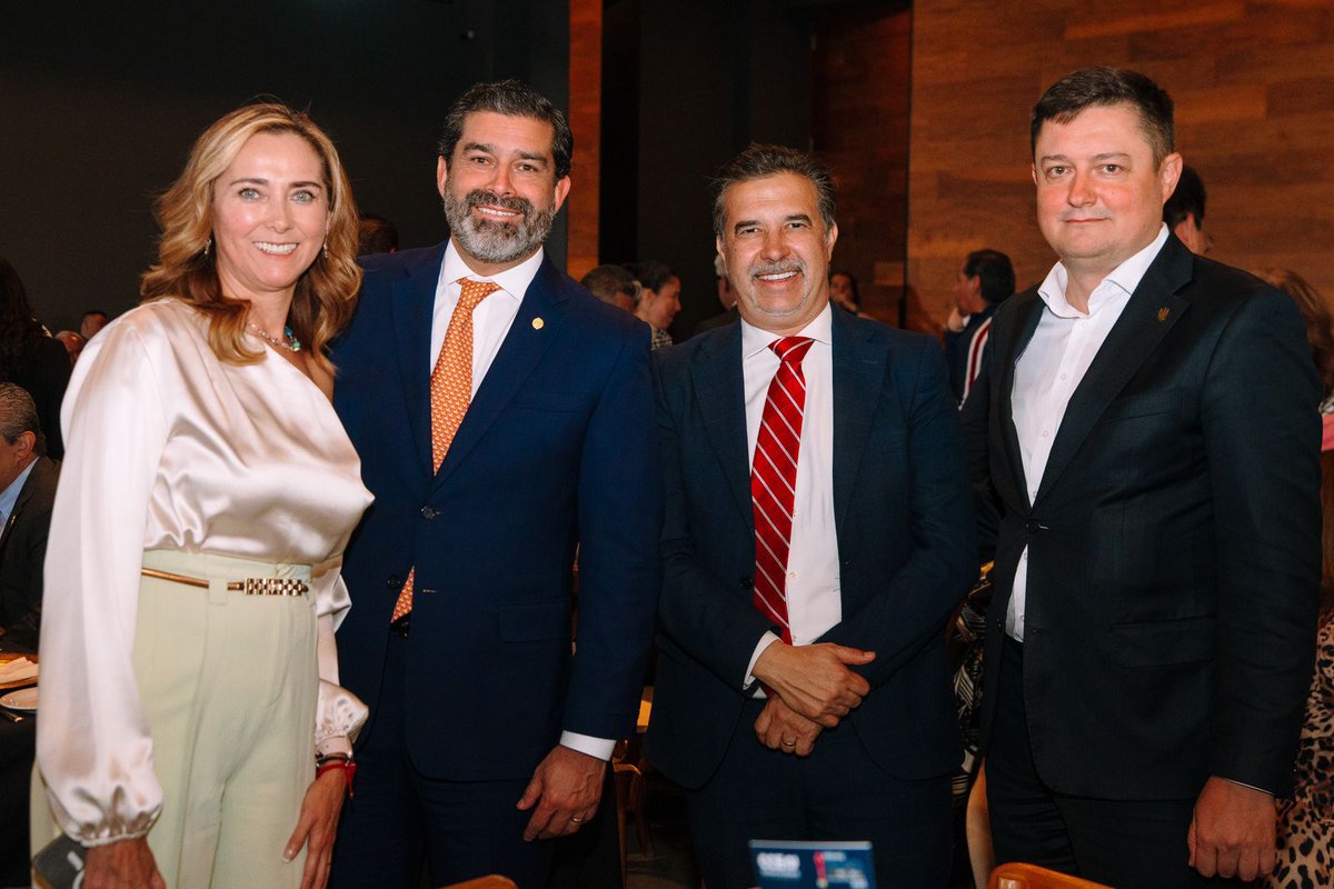 OlVal's tweet photo. Tuve el honor de participar en el Premio Excelencia Empresarial CCE Estado de México 2025, compartiendo ideas con el sector más prominente del país sobre las oportunidades y la complementariedad que existen entre las economías de Ucrania y México.

Felicito calurosamente a los galardonados: Francisco Cervantes Díaz por el Premio "Liderazgo Empresarial" y a Valentín Diez Morodo por el reconocimiento "Inspiración y Legado Empresarial". Ambos ejemplos extraordinarios del emprendimiento mexicano.

Mi agradecimiento muy especial a querido amigo Luis De Ovando de por la invitacion y apoyo permanente en la promocion del comercio bilateral.

#ExcelenciaEmpresarial #CCEEstadoDeMexico #coparmex_cdmx #Liderazgo #LegadoEmpresarial #Networking #EmpresariosMexicanos #Reconocimiento #Metepec #OrgulloEmpresarial #ImpactoPositivo #Ucrania #Mexico #supportukraine