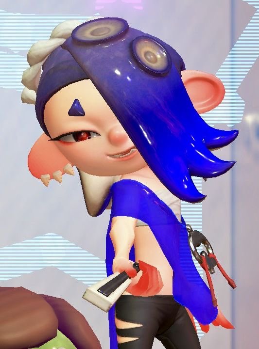 calliezraisinz's tweet image. depicting shiver as a grumpy/frowny character should be illegal because she has the worlds most beautiful smile