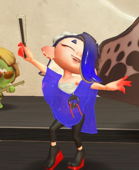 calliezraisinz's tweet image. depicting shiver as a grumpy/frowny character should be illegal because she has the worlds most beautiful smile