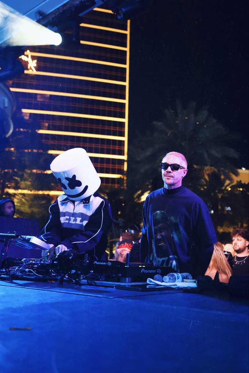 DMahoneyphoto's tweet photo. Diplo x Marshmello b2b 🔥🔥 https://t.co/YTLyBC4cru
