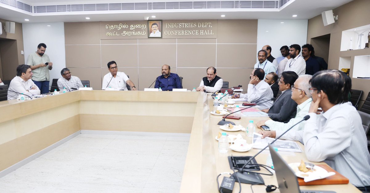 TRBRajaa's tweet image. #Kerala 🤝 #TamilNadu: 
God’s Own Partnership ; )

Thrilled that Kerala and Tamil Nadu are building a model for inter-state cooperation that is collaborative, positive and focused on results.

It was only recently, post an event in Delhi on the 11th of November, at a dinner table…