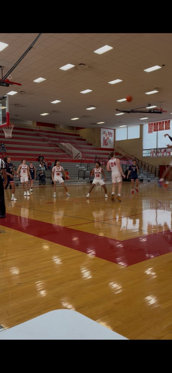 wbrayhs's tweet image. 📣BIG TEXAN ENERGY⚡️
🏀TEXANS 63
Other Team 62
Let’s GO TEXANS!🏀