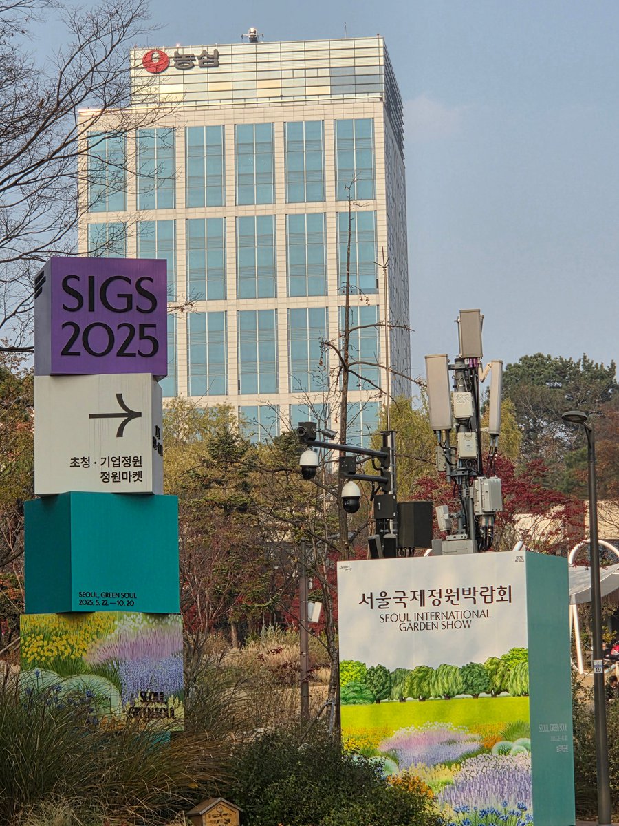 tobitcat's tweet image. 11월 25일 늦은 리버 모닝 ~
@RiverdotInc  @River4fun @base

456girl님 리버 응원과 인용 감사해요 !
감동받았어요 ㅎㅎ
제 프사로 가을 겨울 이미지 만들어 주셨는뎅
너무 맘에 들어서
트윗배너 크기로 바꿔서 바로 변경했어요!!

어제 점심에 맥런치 1955버거 먹었는데
커피쿠폰을 주더라구요…