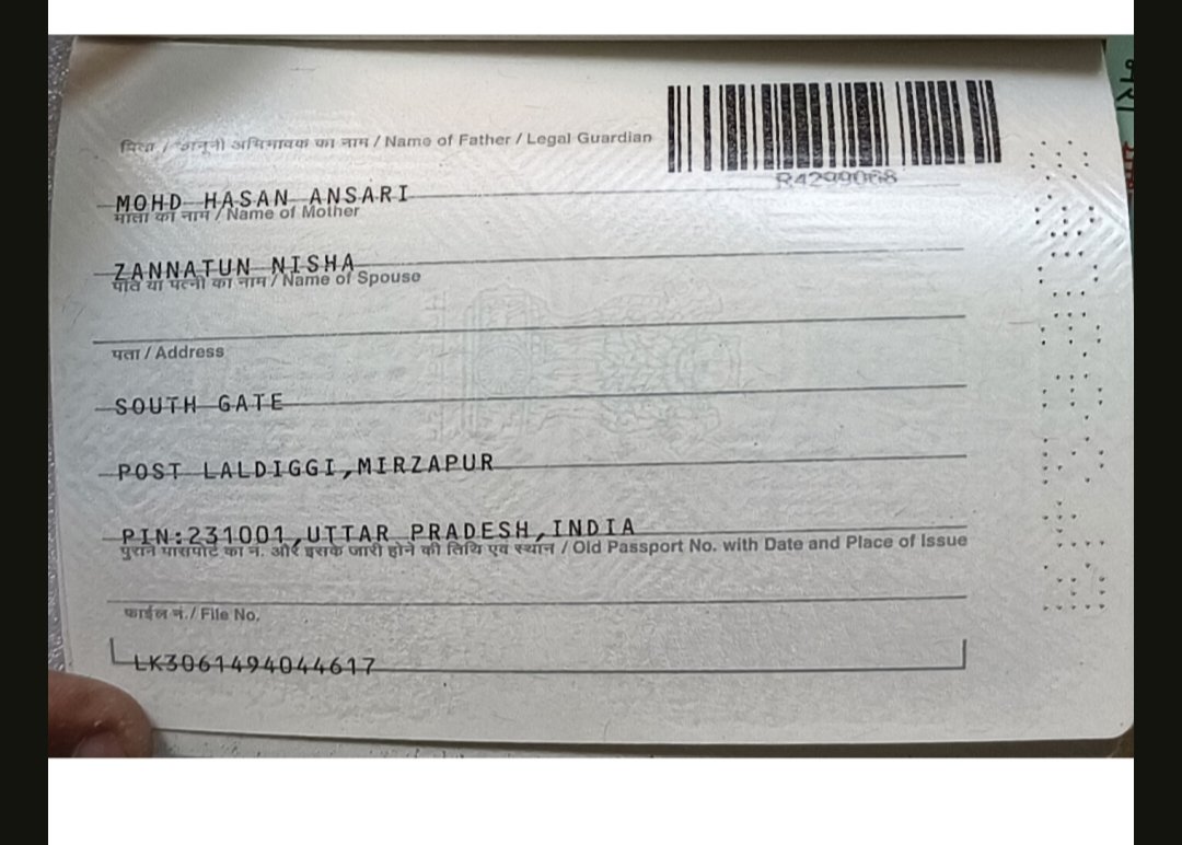 AbdulRafiqAnsa1's tweet image. Mai combodia me scam ke kaam me fas gaya hu company me mera passport chhin liya hai aur mao bavet krong city ke ek compound me band kar ke rakha hai mere sath 150 Indian aur bhi fase hai hum sab ki jaan ko khatra hai please madad kare 
#PleaseShare #pleasehelp #scamtrapped #help