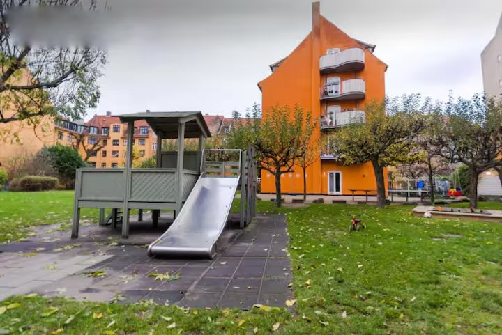 When my kids were 5, 3, and 1—and it was Covid and  city parenting was pretty brutal—my sister with five kids in the suburbs would call me and tell me about how her toddlers would play happily “for hours” in the sandbox right outside her kitchen window. 

That’s when I would