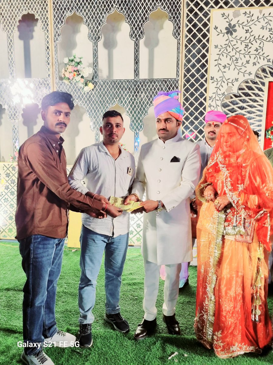 📍डोली राजगुरु कल्याणपुर 
RLP युवा नेता व अजिज मित्र बड़े भाई साहब थान सिंह जी डोली को वैवाहिक जीवन की शुभकामनाएं प्रेषित की व दाम्पत्य जीवन की बहुत बहुत बधाई दी 🎉
#thansinghdoli #pachpadra 
<a href="/DoliThansingh/">Than Singh Doli</a>