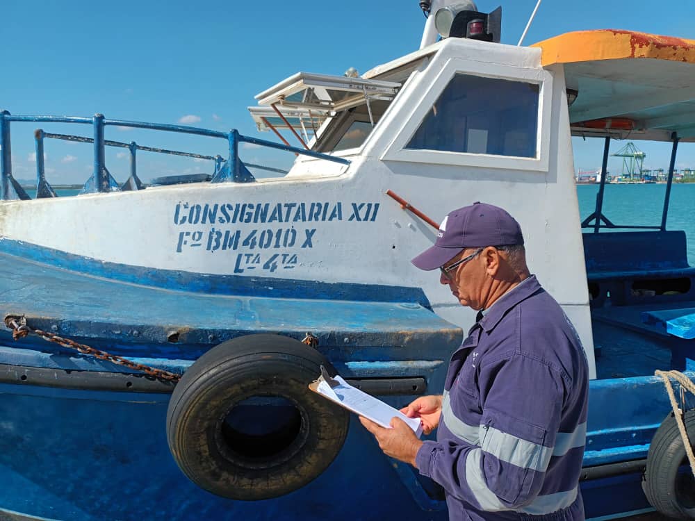 RCBClass's tweet image. Especialistas de la Sociedad Clasificadora realizan la verificación estructural y operativa de embarcaciones en servicio, evaluando condiciones físicas, sistemas de seguridad y cumplimiento de normativas marítimo-portuarias.