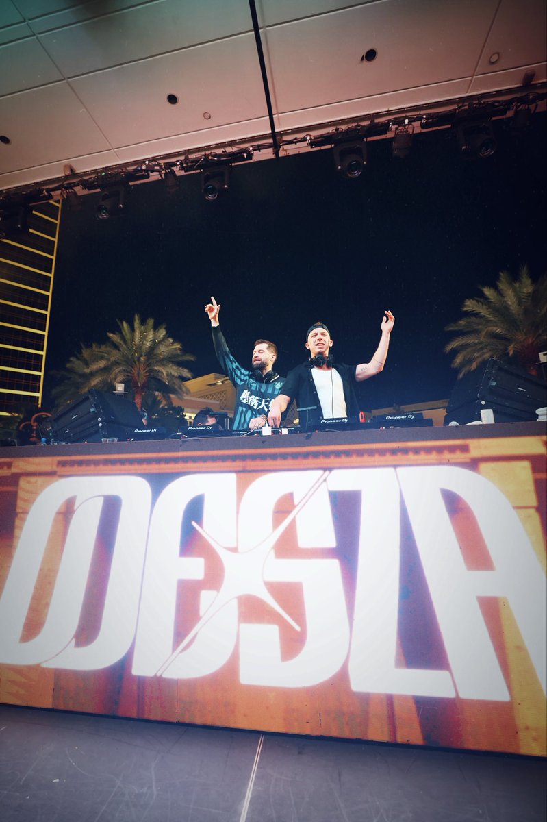 DMahoneyphoto's tweet photo. @odesza @sofitukker @Alesso https://t.co/8iNjfbkMge