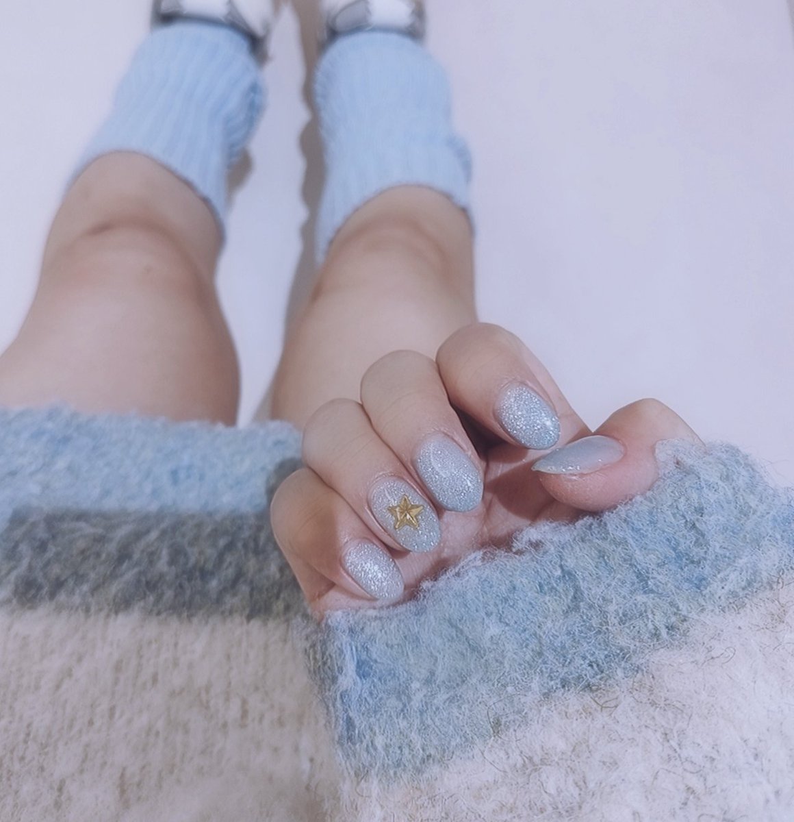 ネイルしてもらった〜！
服と合ってていい感じ！！