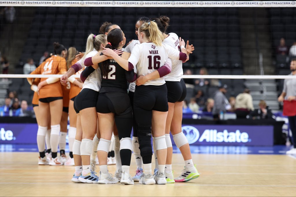 AggieVolleyball's tweet image. Fought to the end.

Final: Texas A&amp;amp;M 1, Texas 3

#GigEm // #AggieVB