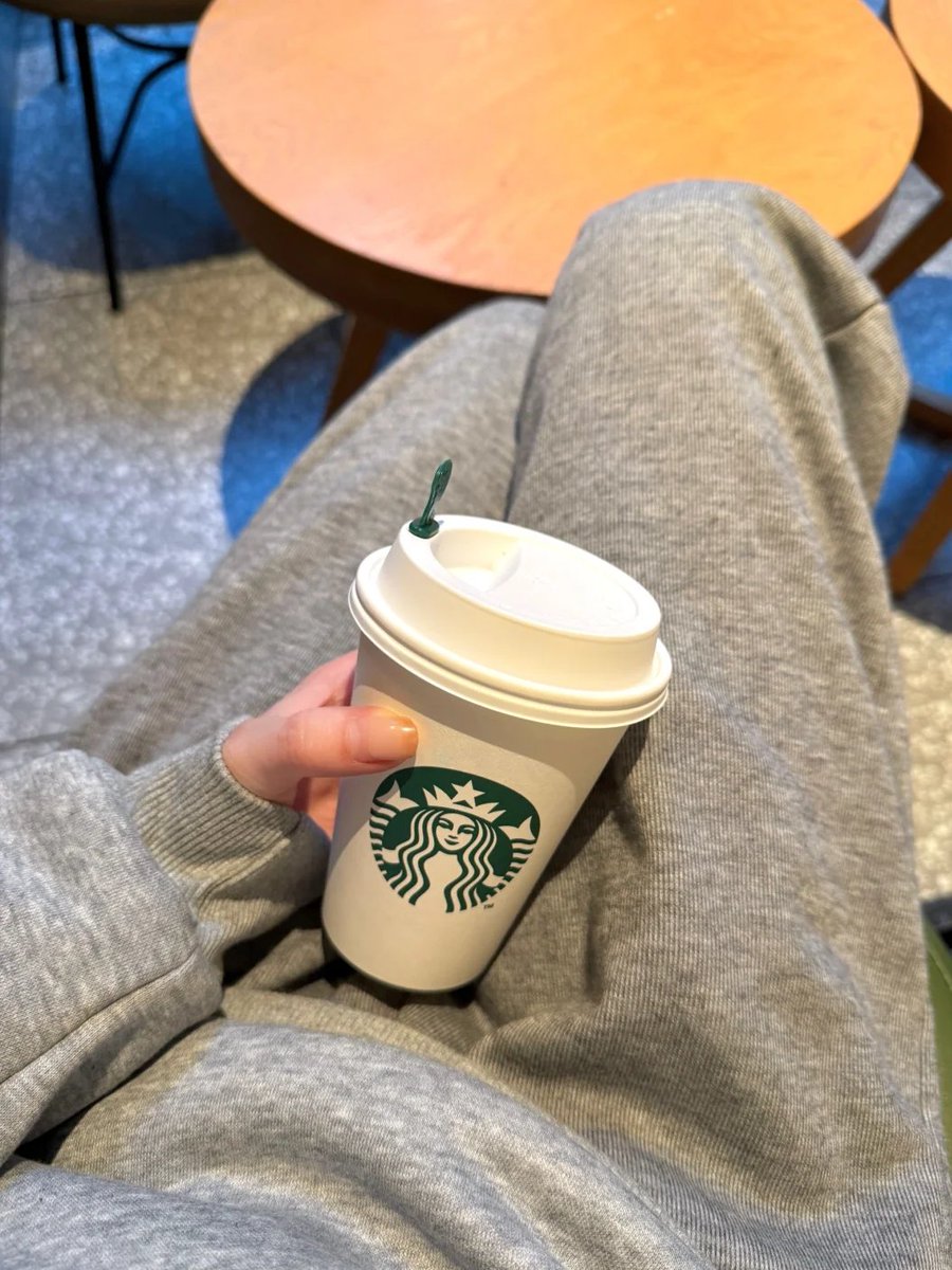 Mini04lin's tweet image. パジャマじゃなくて、ちょっとゆったりめのスウェットですよ。