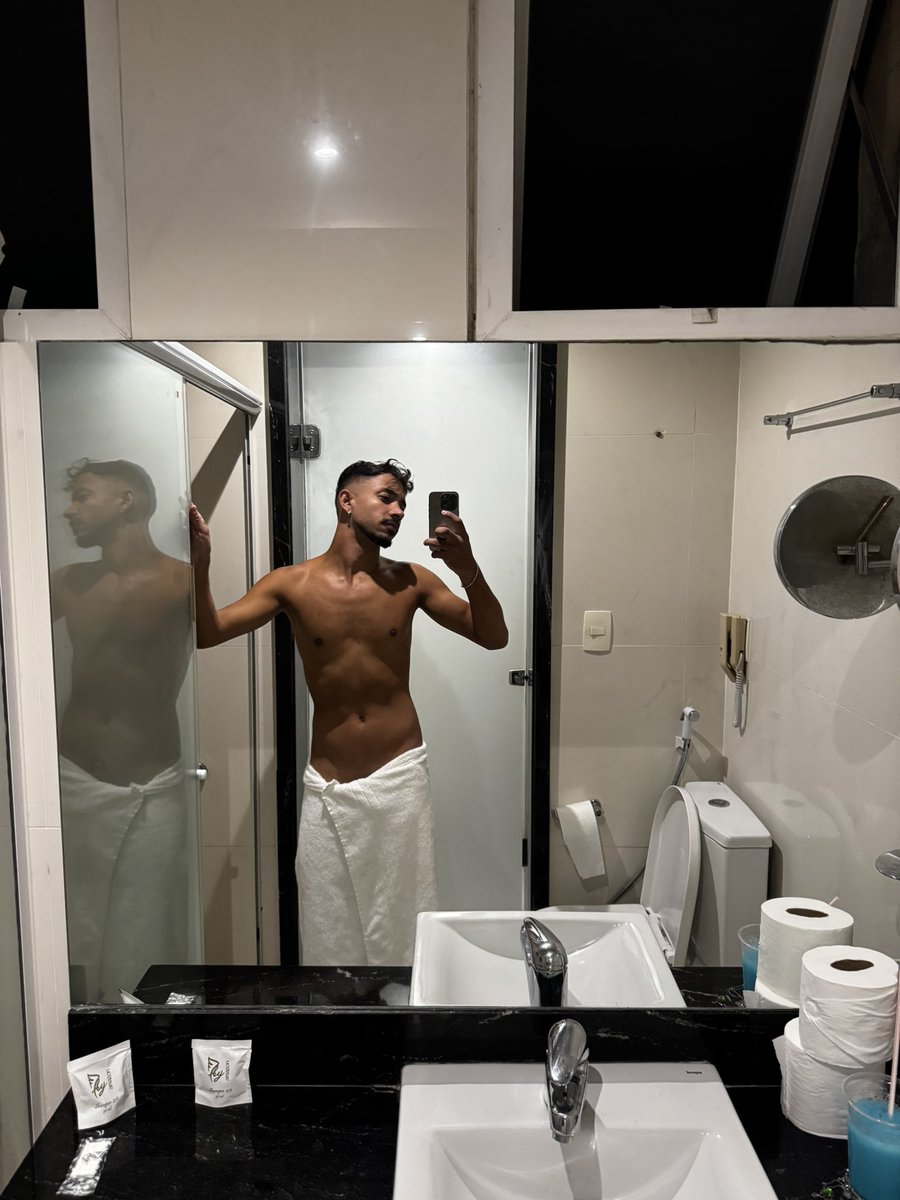 _CaraDoGrindr's tweet photo. De uns dias aí de calor 💦💦💦 https://t.co/pIXAKAN2Dw
