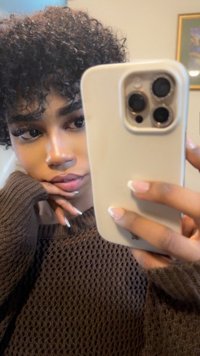 ecvxt's tweet image. i love being a pretty boy 🍂