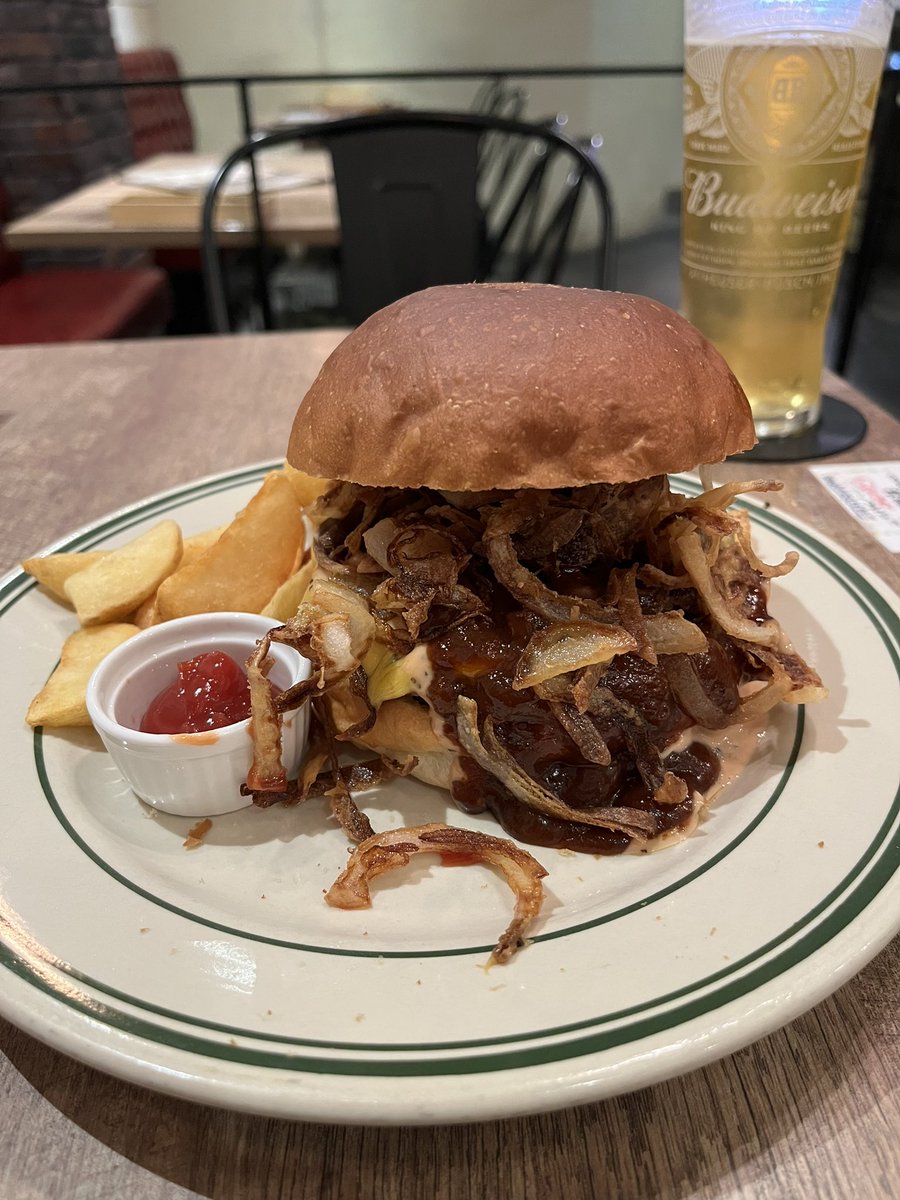 yokobdx's tweet image. 実力テスト3終わったよ🇺🇸
理論は全部書けた
ちょいと不完全な箇所あって減点ありそう。
計算は2箇所ミスった
次もがんばろー
梅田校の前のハンバーガー屋さん🍔