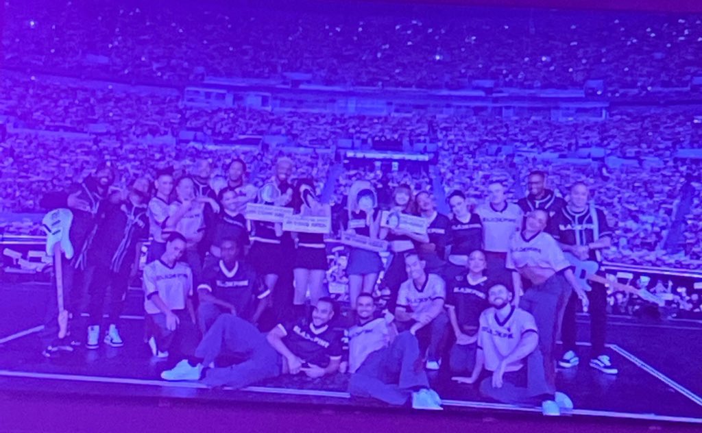 BBU_BLACKPINK's tweet image. [⏳] #BLACKPINK [DEADLINE] in Bulacan DAY 2 Fan Projects

- HAND BANNER (15K pcs)
- Solo Light Oceans (with solo fanbases)
- BLACKPINK Bus Wrap

We submitted our fan project proposal last June, and we received the approval last November 6th, only for the hand banners in DAY 2.…