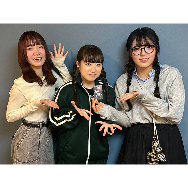 IDOL4KAIGI's tweet image. #アイドル第四会議室 ゲストのHOTALOOPの愛瀬あおいさんと月透ないなさん、アシスタントのソゼやんのサイン入りリスナーカードが本日22時から販売開始。ゲストの記念にぜひお買い求めください！
#HOTALOOP
musicite.thebase.in/items/126360355