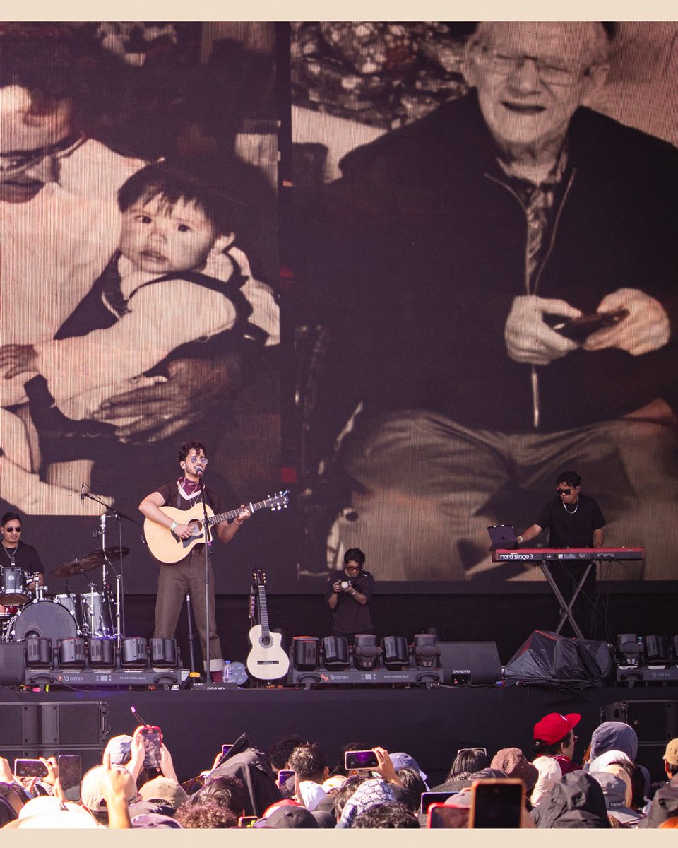todoindierock's tweet image. A más de uno se le salieron las lágrimas con la presentación tan nostálgica de @andresobregon_ en el #TecateComuna 2025

📸 x @eddysseomx 
🖊️ @apodacabooking | @apodacagroup | @TecateComuna | @ocesa_total | @eticket 

#TodoIndieRock