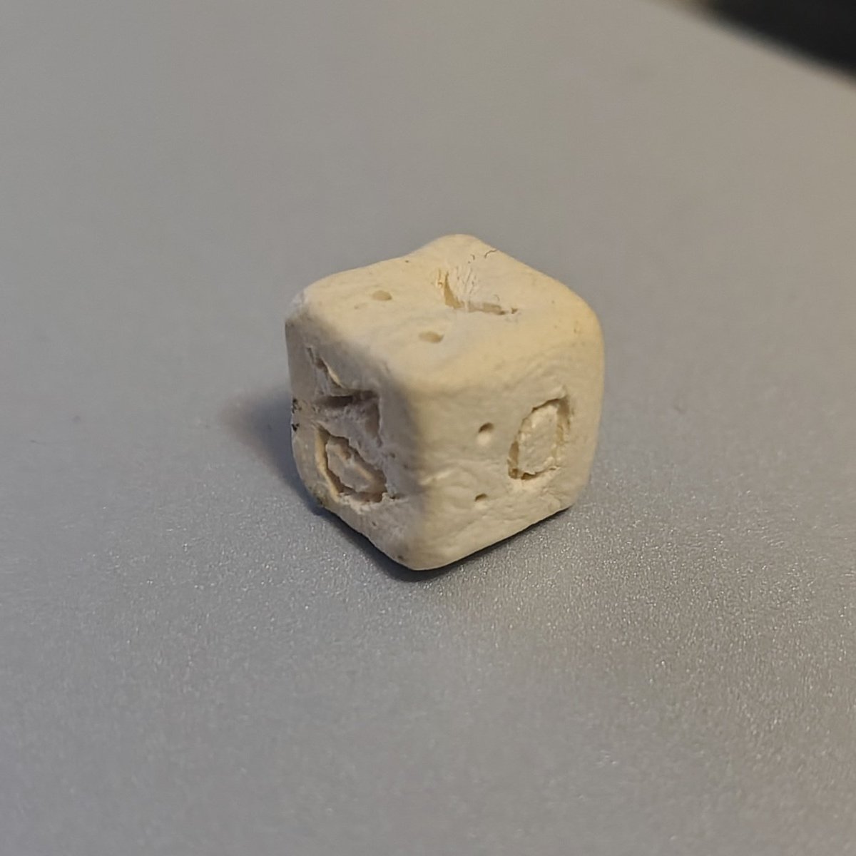 woa kindred 'moticon cube artist