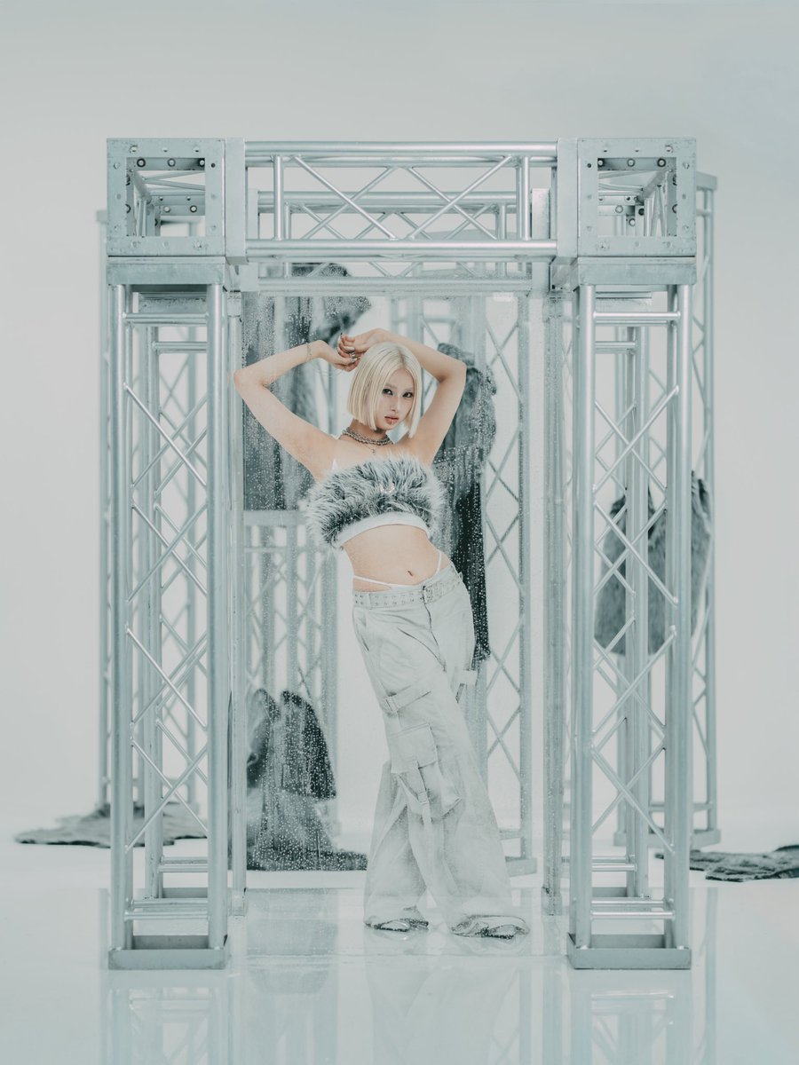 cpy_v1's tweet image. 髪色といい白？銀っぽい感じの色似合いすぎてる！！