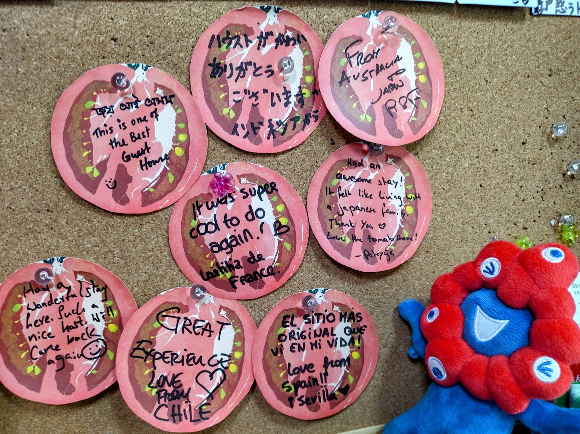 TomatoOsaka's tweet image. 当館へのコメントマトありがとうございます。世界の国から感謝の言葉で親善大使も大喜び！
Thank you for your commen-tomatoes very much!
#ゲストハウス #ホステル #guesthouse #hostel