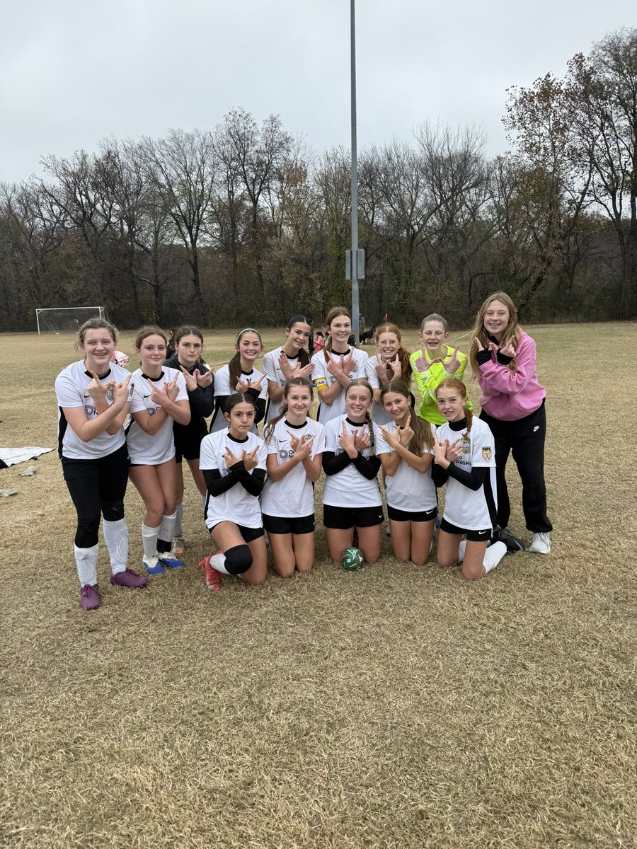 GEANPL2011G's tweet image. Clean sheet and the W. Last match of Tulsa, down to one sub, GK’s playing the field &amp;amp; no subs for the CM’s. These girls didn’t quit, I am so proud of their attitudes and effort. 1-2-0 record and GD of-1. WOTM Ball to Herrick. Good stuff. #sidebeforeself 
Herrick-⚽️
Hendricks-🅰️