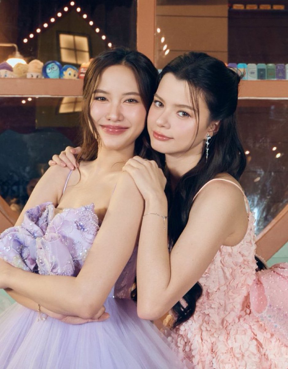 srchcache's tweet image. i just know they’re married already