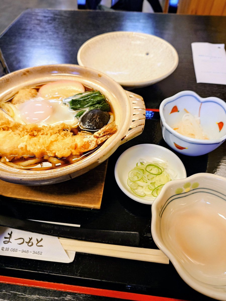 寒いので🥶お昼は季節限定という
鍋焼きうどんをいただきます(´∀｀艸)
旨いんだけど量足んねーww
#そば処まつもと #伊豆の国市長岡
#かのいちショート #サイクルボール