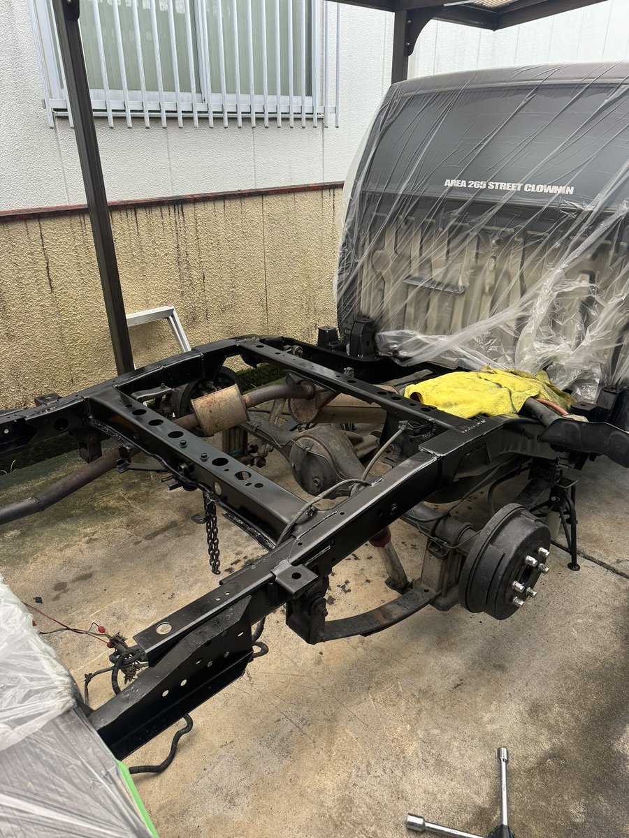 Cノッチついでにフレーム塗れるとこ塗ってみた💡
これからショック変えたり板バネ変えたり時間かかるしお金かかる😵
Cノッチはこんな感じでいいのかい？