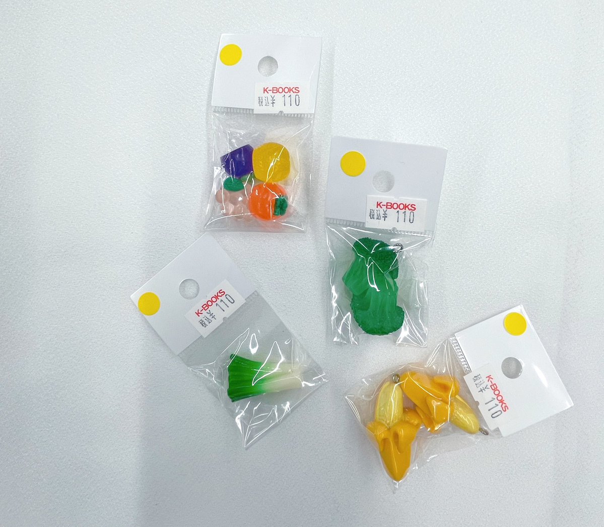 kb_ikb_material's tweet image. 【コーナー紹介】

\ミニチュア好き集合！/
かわいい食べ物パーツ揃ってます♪

立体タイプはぬい撮り
平面タイプは
デコレーションにおすすめです✨

 #kbooks  #推し活館  #推し活 #パーツ