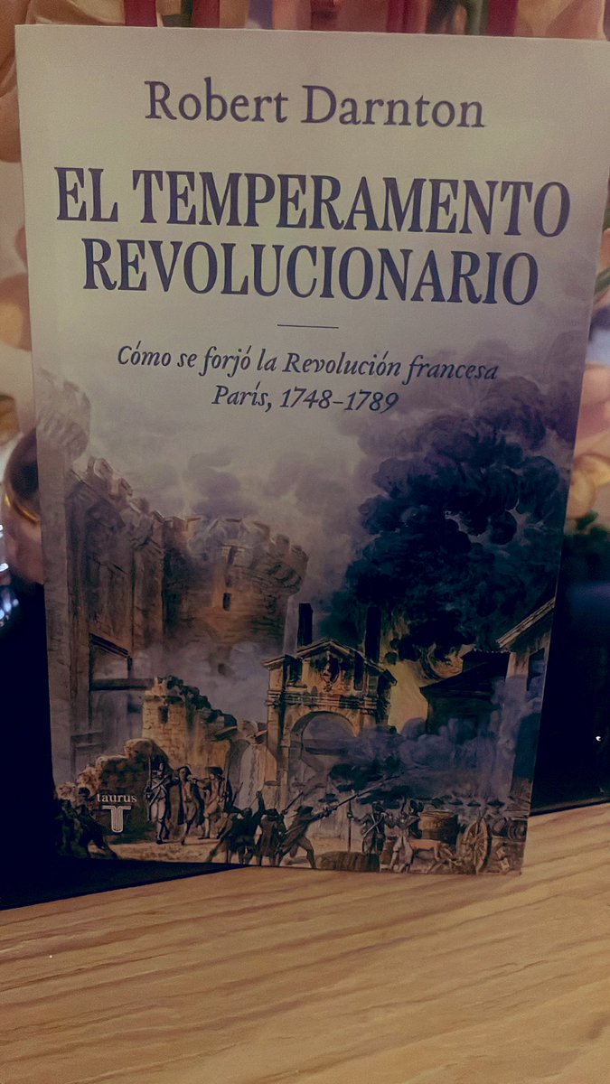 Quiénes pretenden jugar a la revolución vociferando insultos  desde la comodidad de sus escritorios de burócratas deberían tomarse unos días para leer “El temperamento Revolucionario” de Robert Darnton.