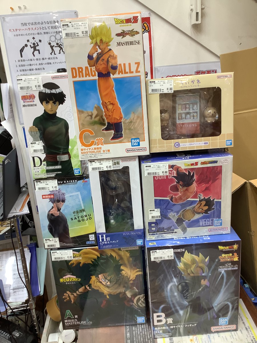 本日他店より中古フィギュアが大量に入荷しました。 売り場に陳列し