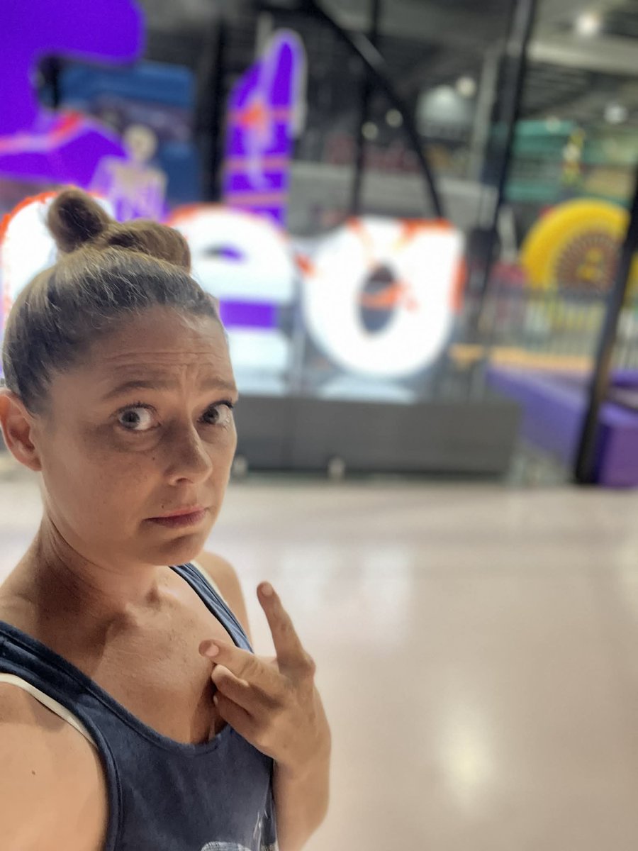 phoenixradio's tweet image. This is exactly what we are feeling as we approach the last Brady brunch show this Friday where we say thank you for listening for the last time 
so don’t miss it from 10-11 am on @communityradioplus 
#fridayvibes #bradybrunch #lastone