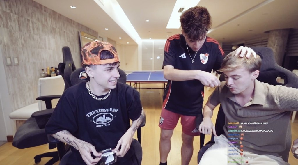 ourqrc's tweet photo. lo q m JIJEO con estos seres.. grandísimo el stream de hoy, los amo 🫶🏿 https://t.co/TWGC0QOye6