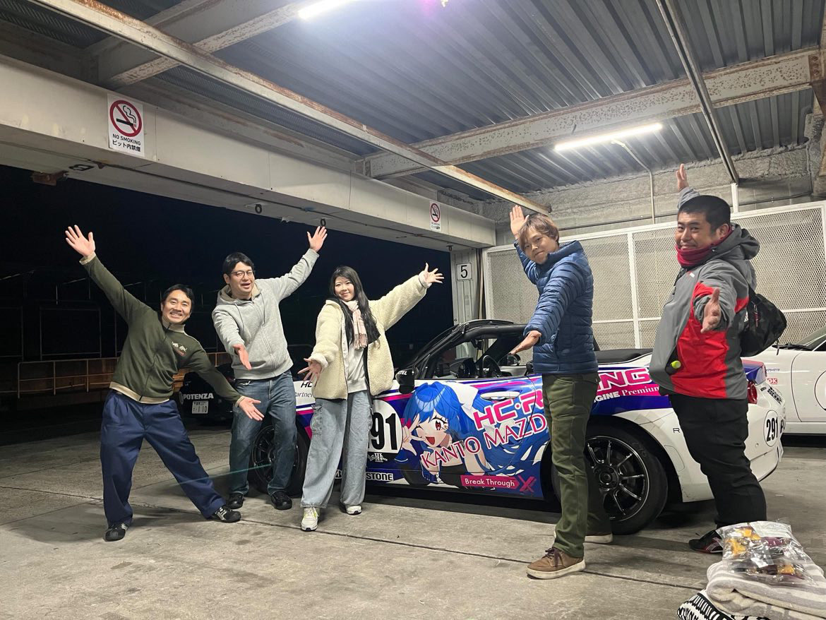 noritaka1230's tweet photo. 昨日11/23に岡山国際サーキットで開催されたマツ耐に初参戦しました！
自宅でのシミュレーター以外走行なしのぶっつけ本番でしたがなんとか走り切りました！
サーキットを出る前にゆりちゃんモータースさんとお話させていただき、記念撮影もしていただけた充実した1日でした！
#ゆりちゃんモータース https://t.co/gznEXmZnOx
