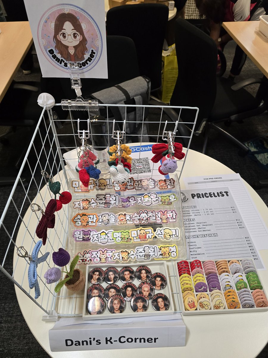 daninanie's tweet photo. My 2nd time as a merchant for this year 🥰 A way of hunting carats dito sa office 🤭 https://t.co/JXMuiVLluT