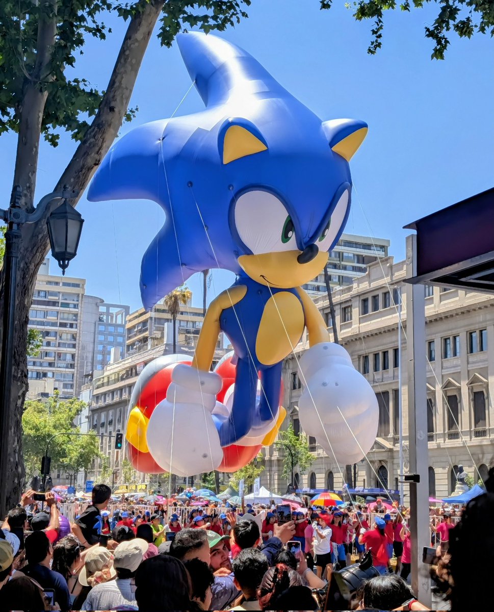 ham_sonic's tweet photo. Final update:
I talked to one of the crew leads, he sounded confident that they can repair Sonic for next year (this is not confirmed, so we can only hope 🙏)

A huge shout-out to  @sonic_latam y @SegaLAOFICIAL for making him a reality! You made so many fans smile in Chile! 🦔💙 https://t.co/CuMG5hSQiB