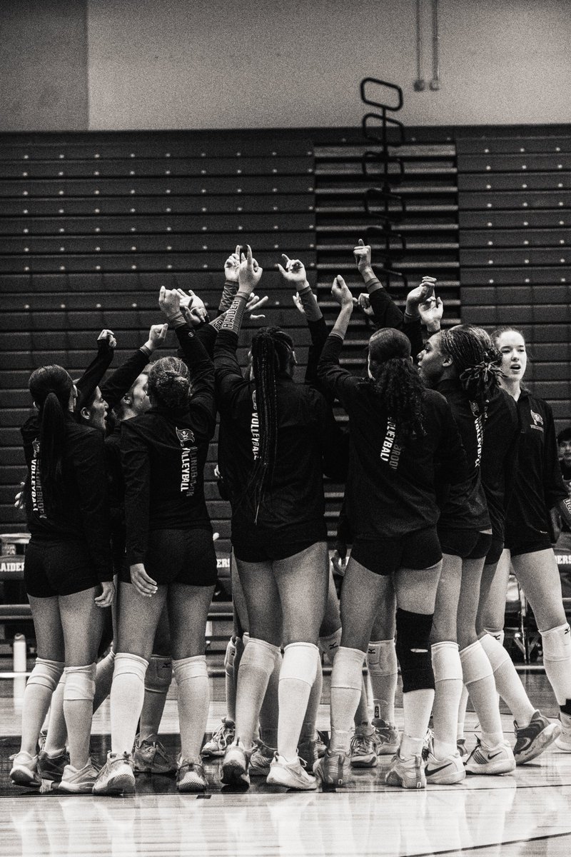 BHSvolleyball_'s tweet photo. #squad25 ♥️ https://t.co/ZhdoYTcHjF