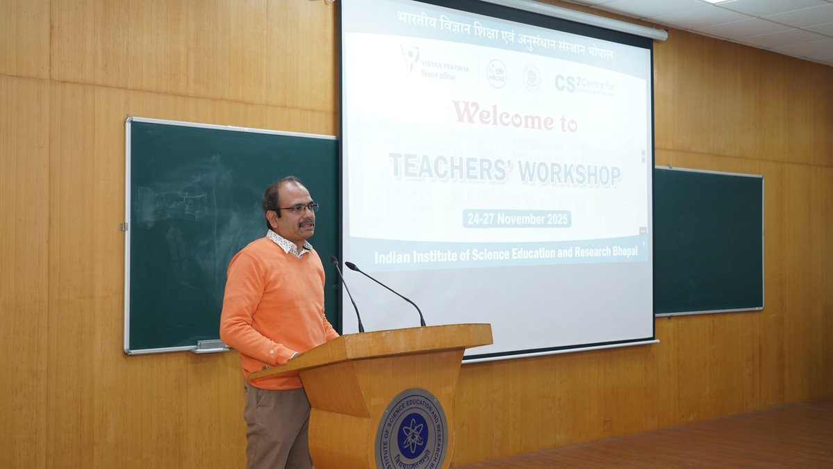 iiserbhopal's tweet image. 𝐕𝐢𝐠𝐲𝐚𝐧 𝐏𝐫𝐚𝐭𝐢𝐛𝐡𝐚 𝐓𝐞𝐚𝐜𝐡𝐞𝐫𝐬 𝐖𝐨𝐫𝐤𝐬𝐡𝐨𝐩 2025 𝐚𝐭 𝐈𝐈𝐒𝐄𝐑 𝐁𝐡𝐨𝐩𝐚𝐥!

We are delighted to welcome 50 participating teachers from JNV, KV, and AECS schools across Madhya Pradesh and Rajasthan to IISER Bhopal for the second spell of the Vigyan Pratibha…