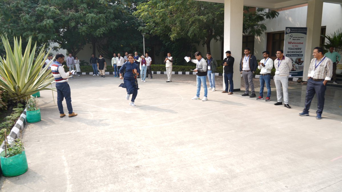 iiserbhopal's tweet image. 𝐕𝐢𝐠𝐲𝐚𝐧 𝐏𝐫𝐚𝐭𝐢𝐛𝐡𝐚 𝐓𝐞𝐚𝐜𝐡𝐞𝐫𝐬 𝐖𝐨𝐫𝐤𝐬𝐡𝐨𝐩 2025 𝐚𝐭 𝐈𝐈𝐒𝐄𝐑 𝐁𝐡𝐨𝐩𝐚𝐥!

We are delighted to welcome 50 participating teachers from JNV, KV, and AECS schools across Madhya Pradesh and Rajasthan to IISER Bhopal for the second spell of the Vigyan Pratibha…