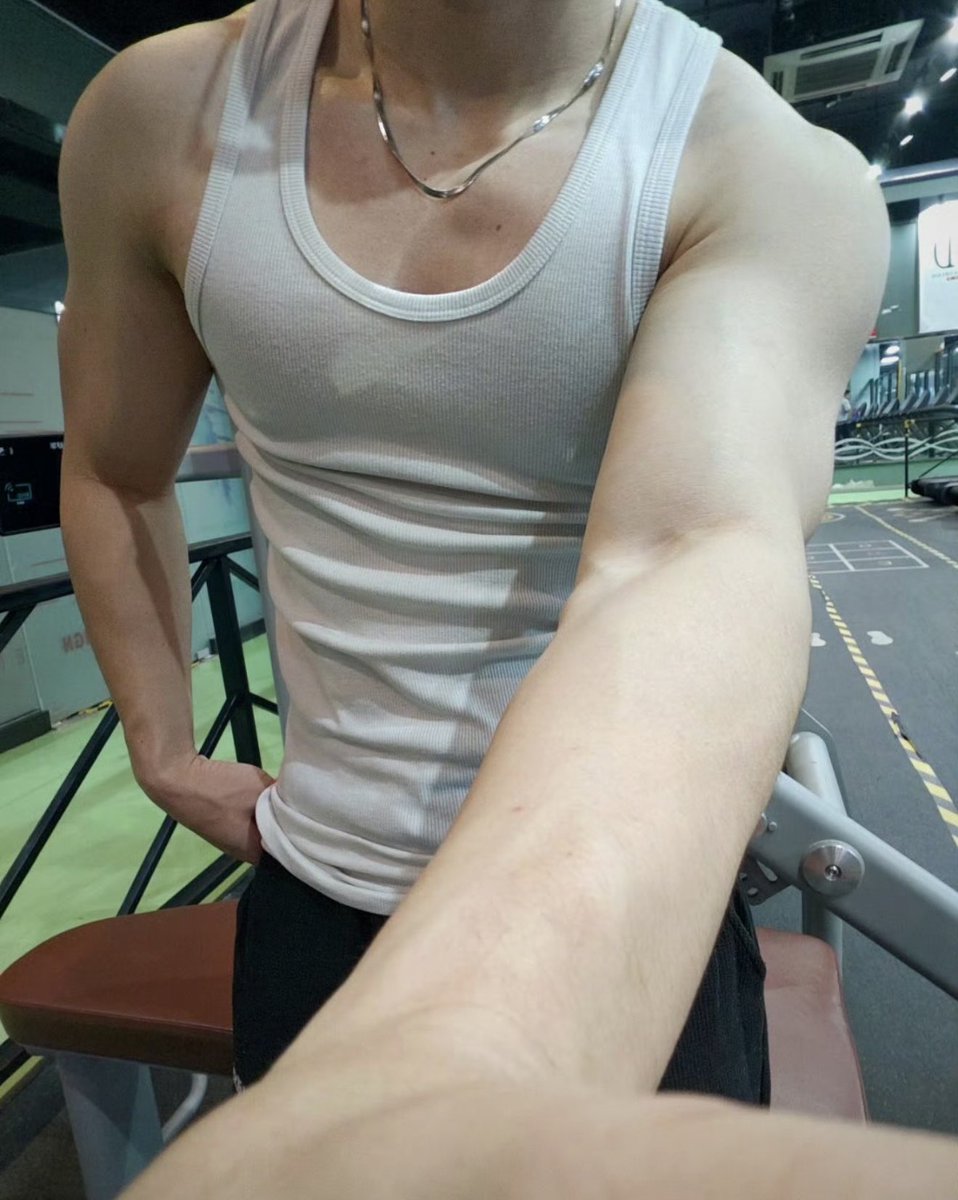 arolita123's tweet image. 听话 好吗 #健身 #肌肉 #男妈妈 #男菩萨