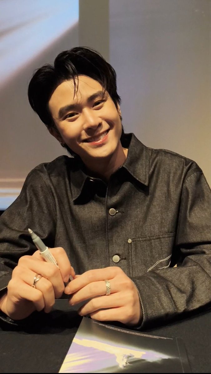 TNavapon's tweet photo. ยิ้มหวานนี้เป็นของชั้นนนน ☺️🤭
#JACKIE_AfterSense_FanSign
#JACKIE_AfterSense
#JackieJackrin https://t.co/SMlGs5xMWh