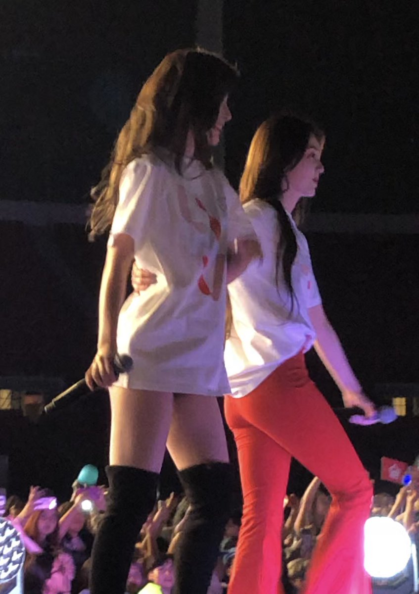 seulreneutt's tweet image. oh tell me about it